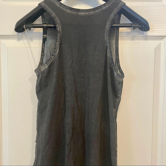 Black tank top with attached necklace - Picture 4 of 4